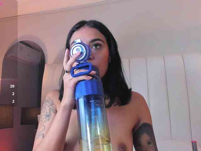 NicolleSweett04 webcam
