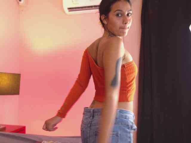 NicolleSweett04 webcam