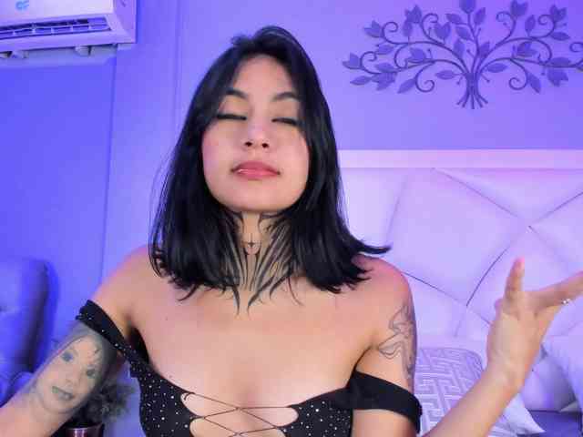 NicolleSweett04 webcam