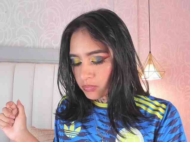 NicolleSweett04 webcam