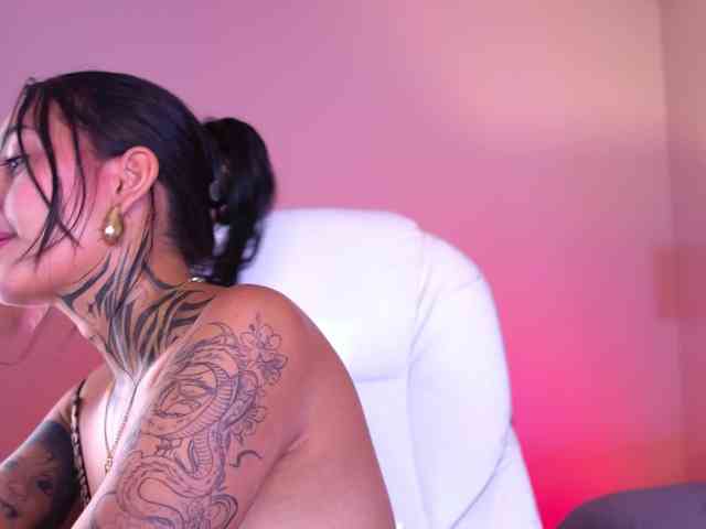 NicolleSweett04 webcam