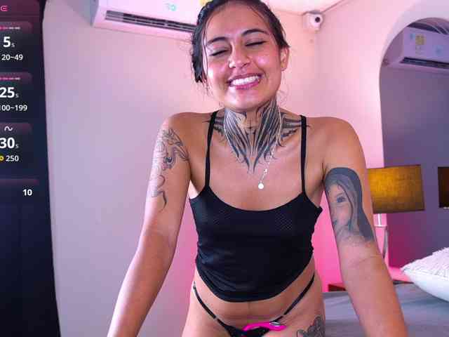 NicolleSweett04 webcam