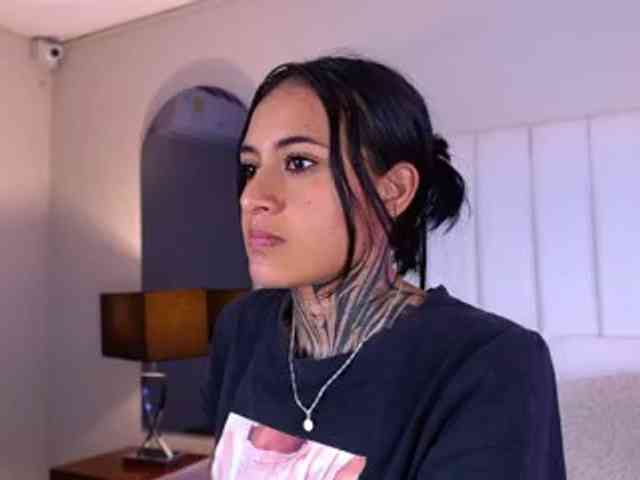 NicolleSweett04 webcam