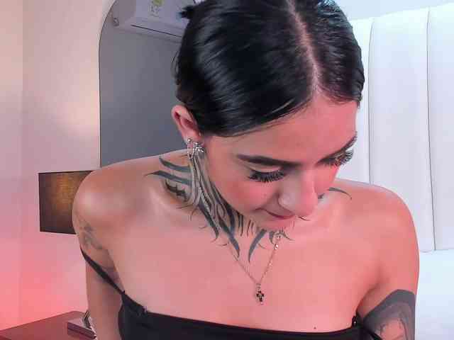 NicolleSweett04 webcam