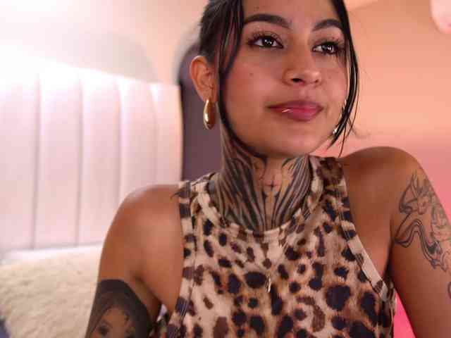 NicolleSweett04 webcam