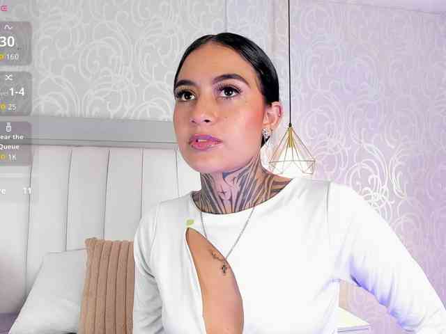 NicolleSweett04 webcam