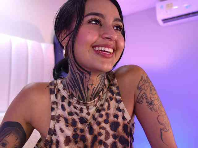 NicolleSweett04 webcam
