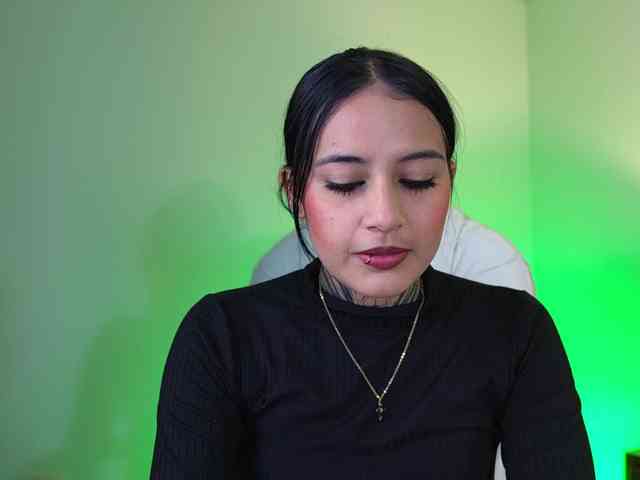 NicolleSweett04 webcam