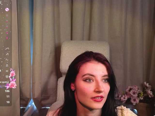 NicoleLuxe's BongaCams show and profile