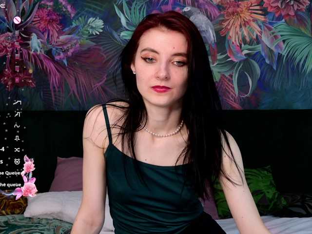 NicoleLuxe's BongaCams show and profile