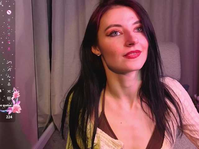 NicoleLuxe's BongaCams show and profile