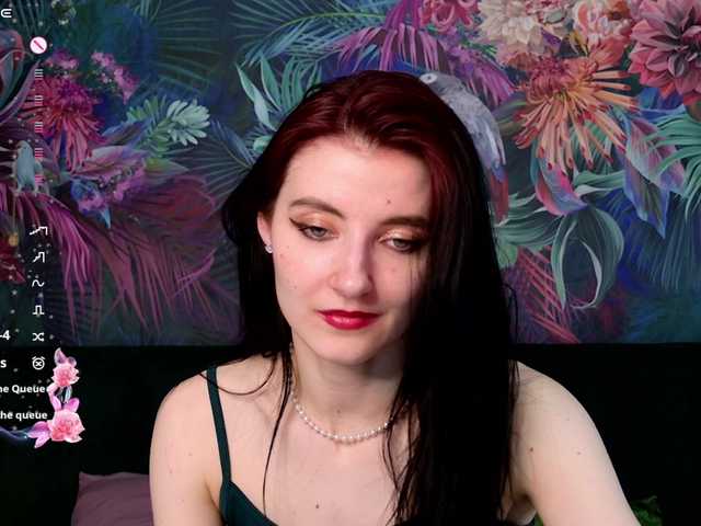 NicoleLuxe's BongaCams show and profile