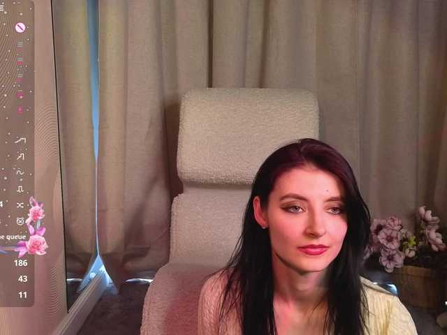 NicoleLuxe's BongaCams show and profile