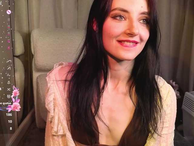 NicoleLuxe's BongaCams show and profile