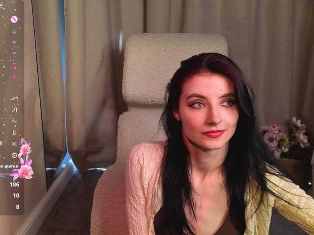 NicoleLuxe's BongaCams show and profile