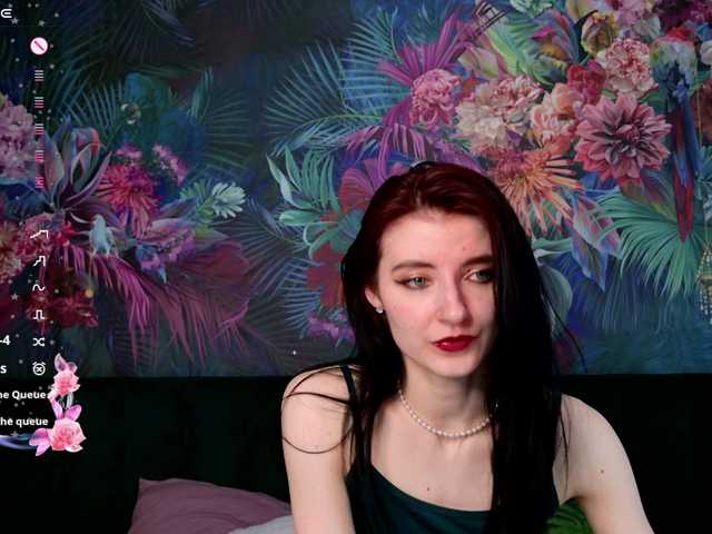 NicoleLuxe's BongaCams show and profile