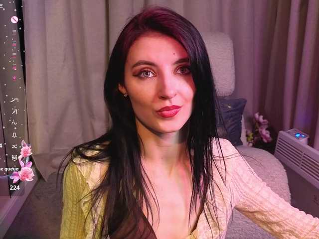 NicoleLuxe's BongaCams show and profile