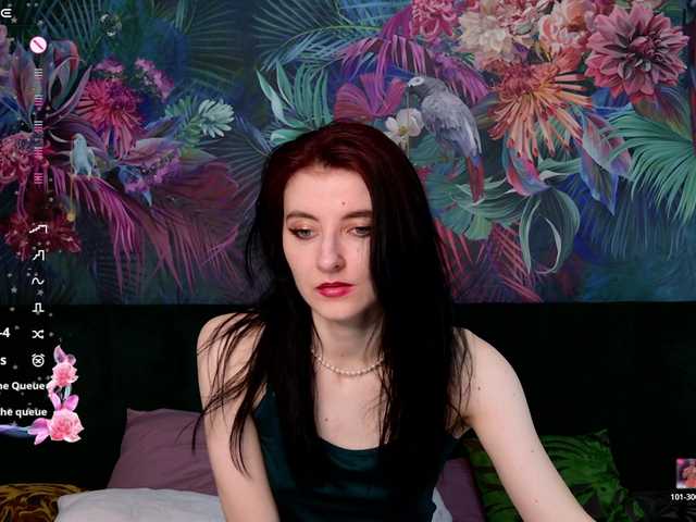 NicoleLuxe's BongaCams show and profile