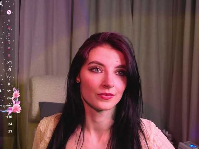 NicoleLuxe's BongaCams show and profile