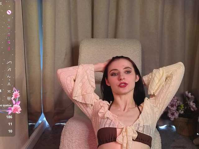 NicoleLuxe's BongaCams show and profile