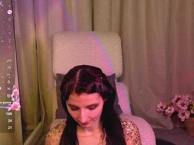 NicoleLuxe's BongaCams show and profile