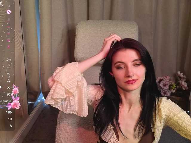 NicoleLuxe's BongaCams show and profile