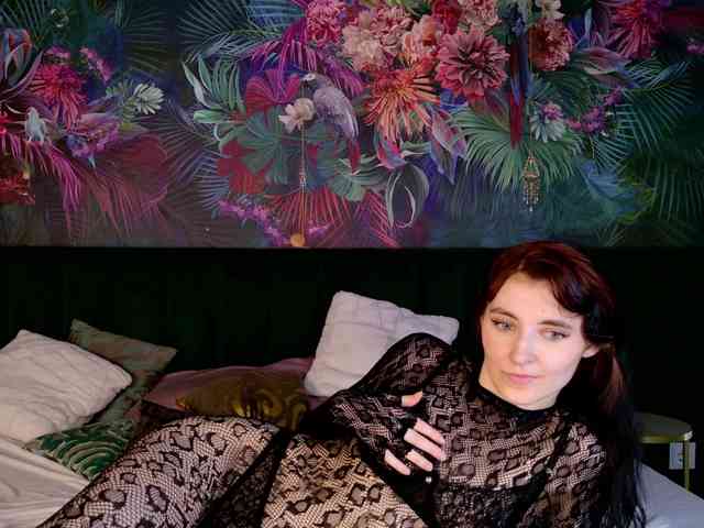NicoleLuxe webcam