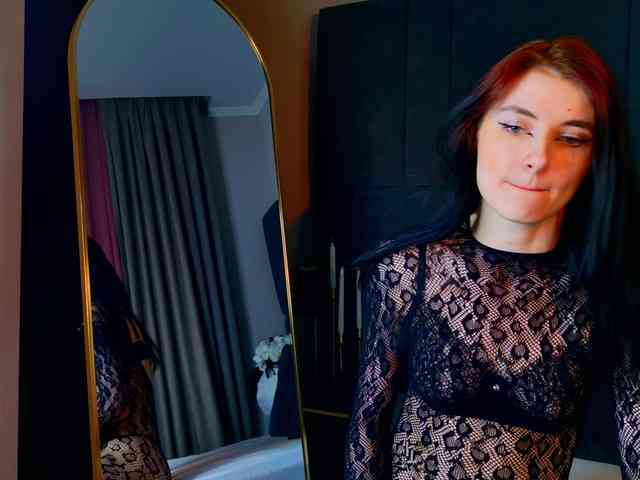 NicoleLuxe webcam
