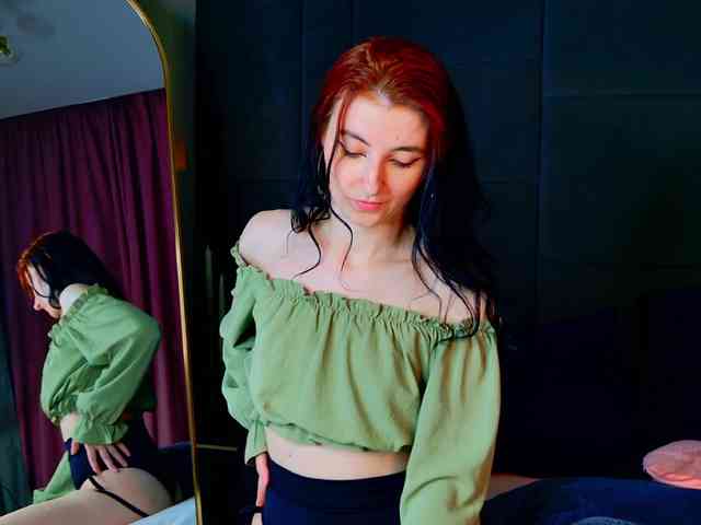NicoleLuxe webcam