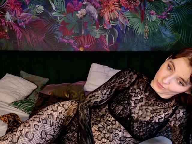 NicoleLuxe webcam