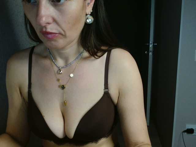 HoneyMuse live cam on BongaCams
