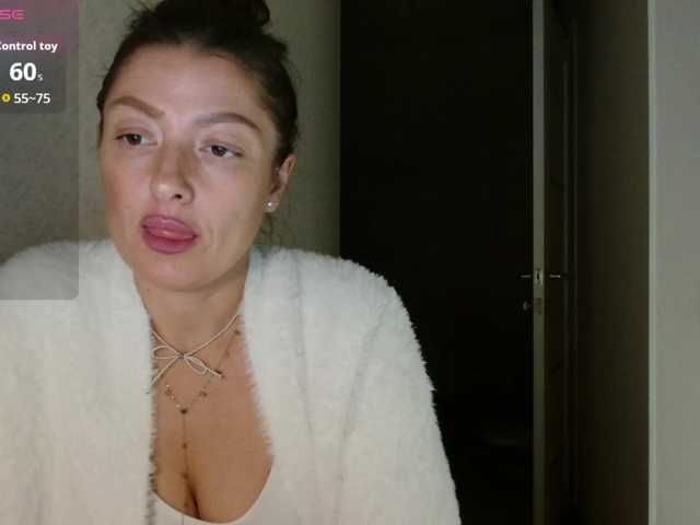 HoneyMuse live cam on BongaCams