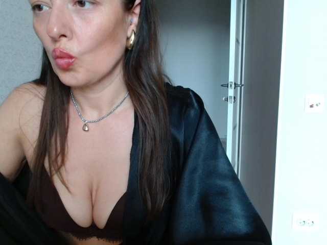 HoneyMuse live cam on BongaCams