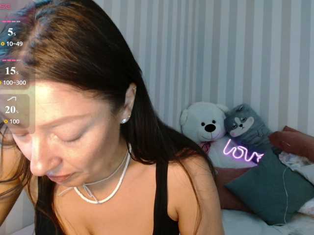 HoneyMuse live cam preview