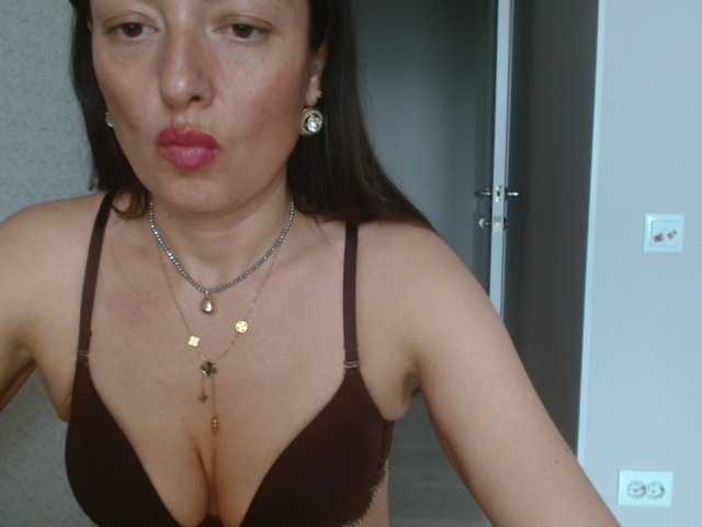 HoneyMuse live cam on BongaCams