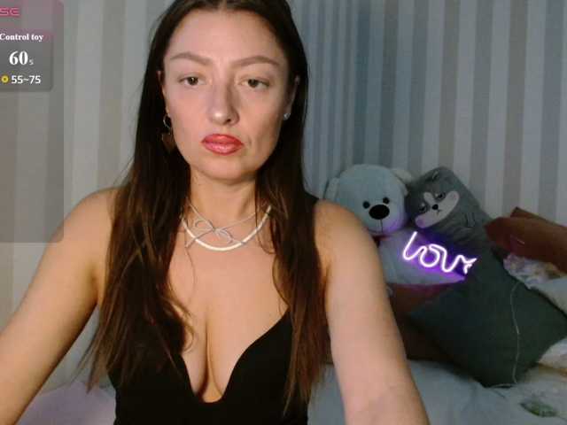 HoneyMuse, live now on BongaCams