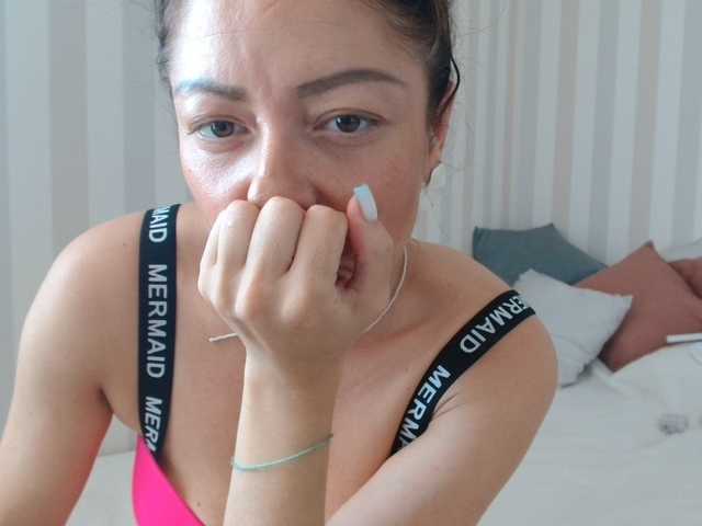 HoneyMuse live webcam show