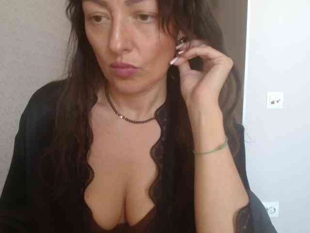 Model: HoneyMuse