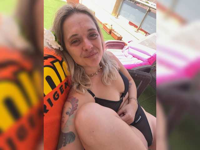 BigTwiXXX live cam on BongaCams