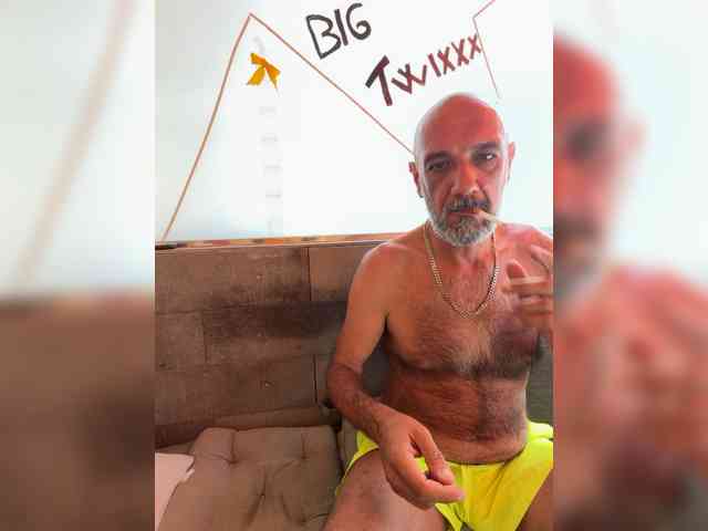 BigTwiXXX Sex Cam Show