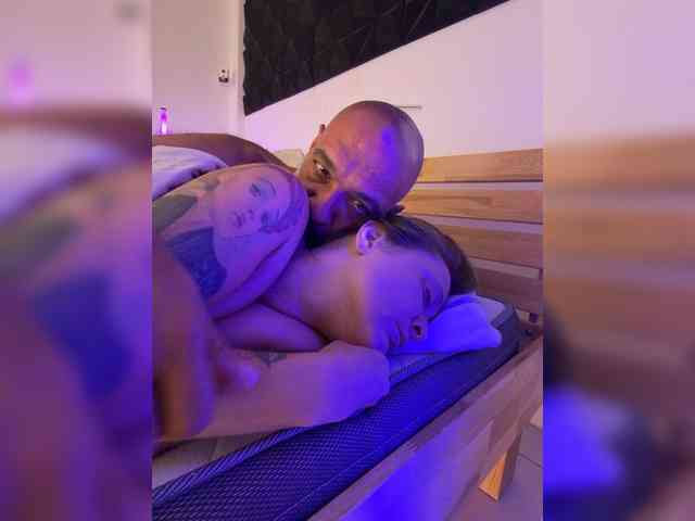 BigTwiXXX Sex Cam Show