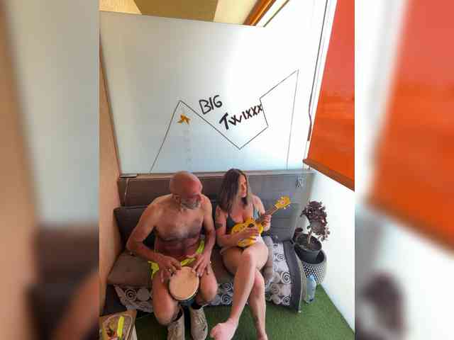 BigTwiXXX webcam