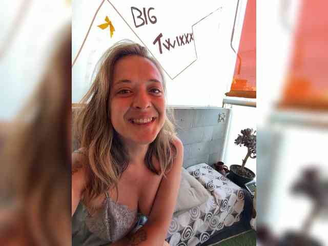 BigTwiXXX Sex Cam Show