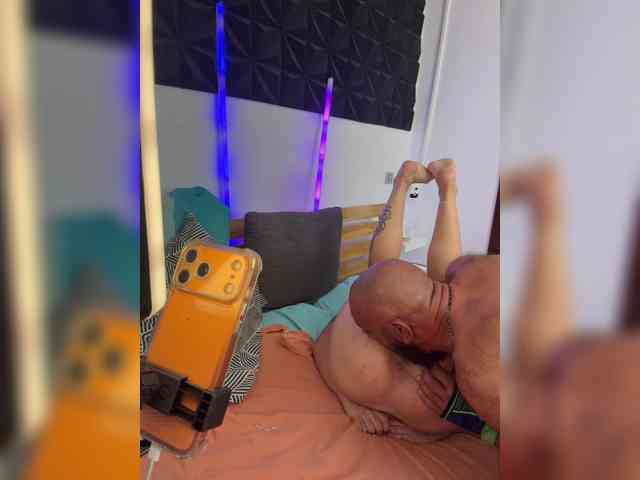 BigTwiXXX webcam