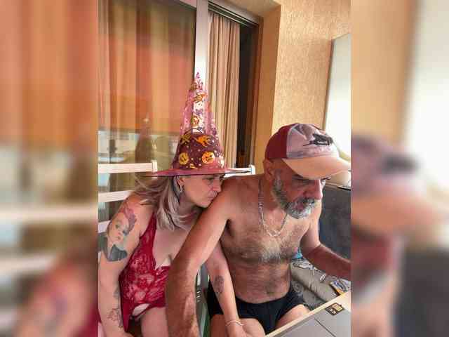 Bigtwixxx's cam show statistics and live stream