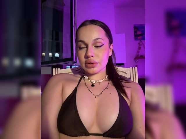 12-Lovely-girl-12 live cam on BongaCams