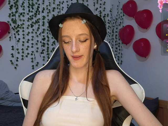 VikkiShon live cam on BongaCams