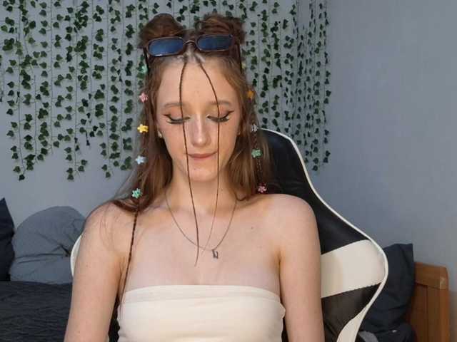 VikkiShon live cam on BongaCams