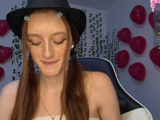 VikkiShon live cam on BongaCams