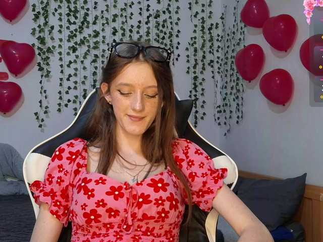 VikkiShon live cam on BongaCams